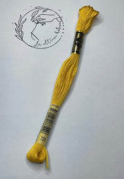 Madeja de bordado DMC - REF. 725