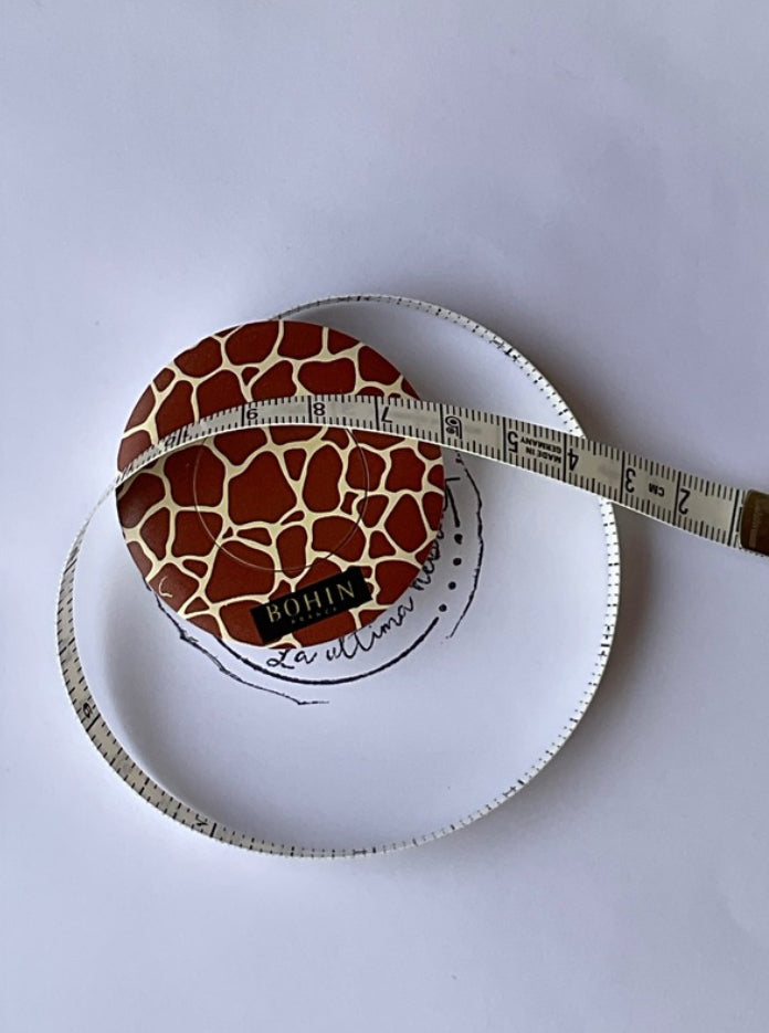 Metro Retráctil Bohin de 150 cm - Modelo Jirafa - Colección "Wild"