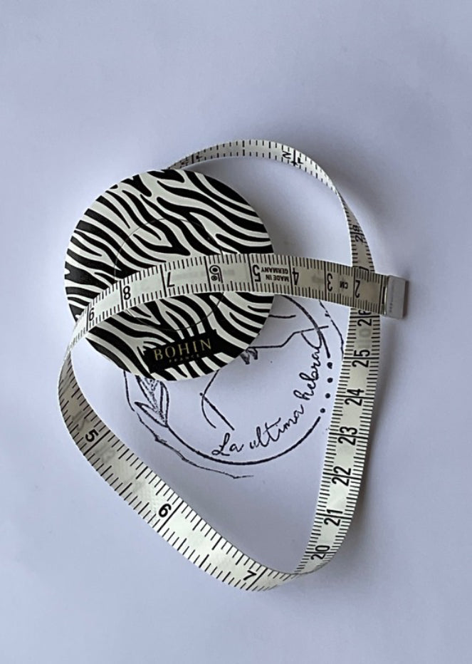 Metro Retráctil Bohin 150 cm - Modelo Zebra - Colección "Sauvage"